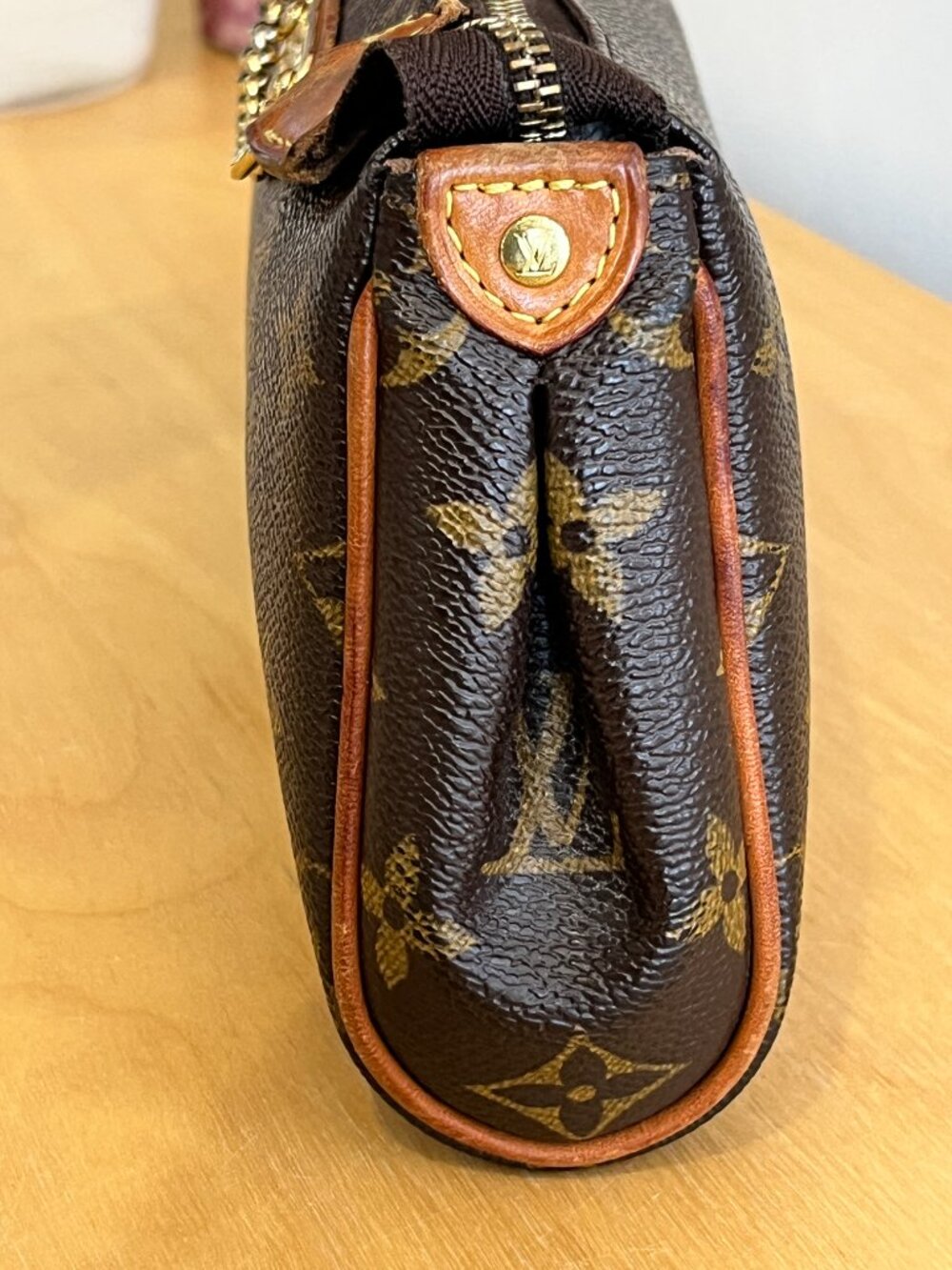 Louis Vuitton Monogram Eva Clutch - Picture 5 of 16
